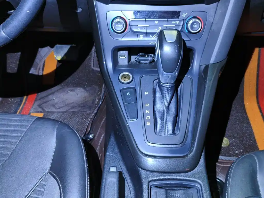 Ford Focus 2015 — фото 14