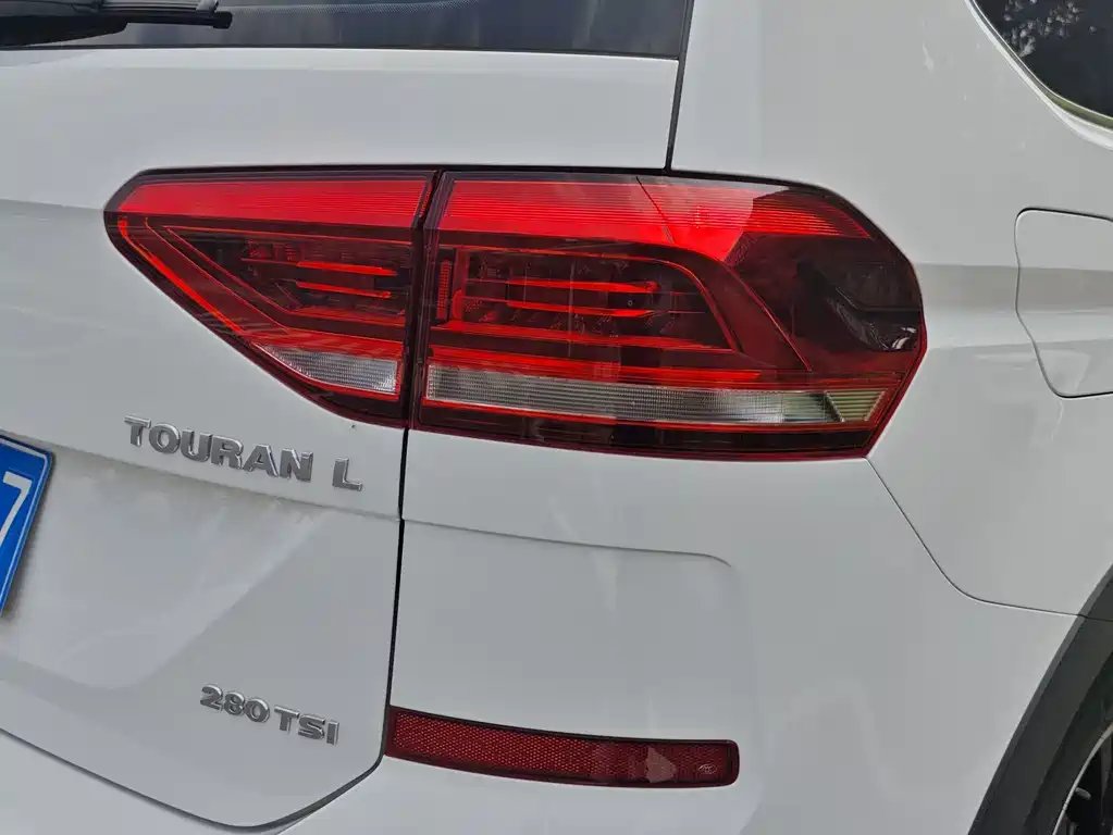 Volkswagen Touran 2021 — фото 23