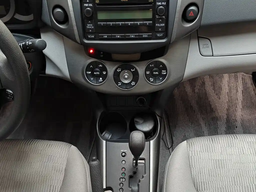 Toyota RAV4 2011 — фото 21