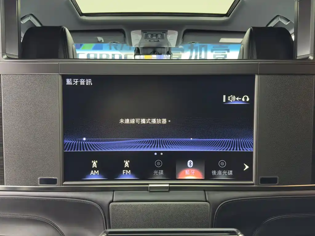 Lexus LM 2022 — фото 19