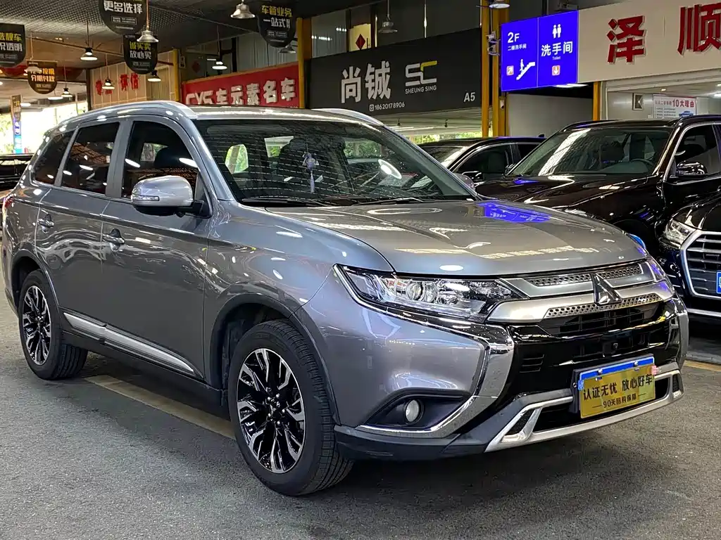 Mitsubishi Outlander 2020 — фото 2