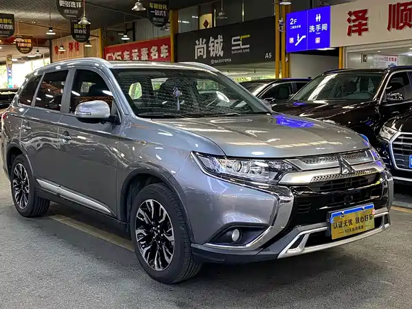 Mitsubishi Outlander 2020