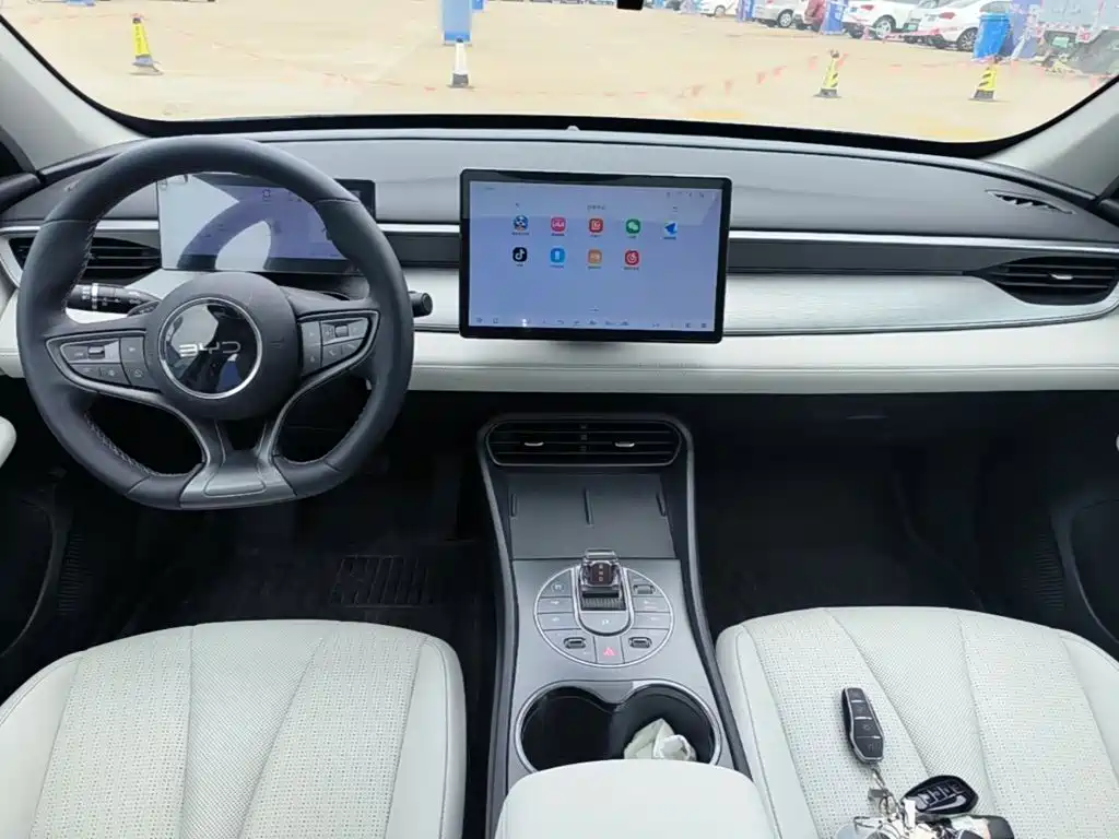BYD Seal 05 DM-i 2025 — фото 10