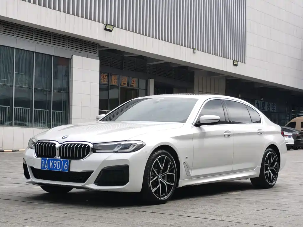 BMW 5 Series 2021 — фото 1