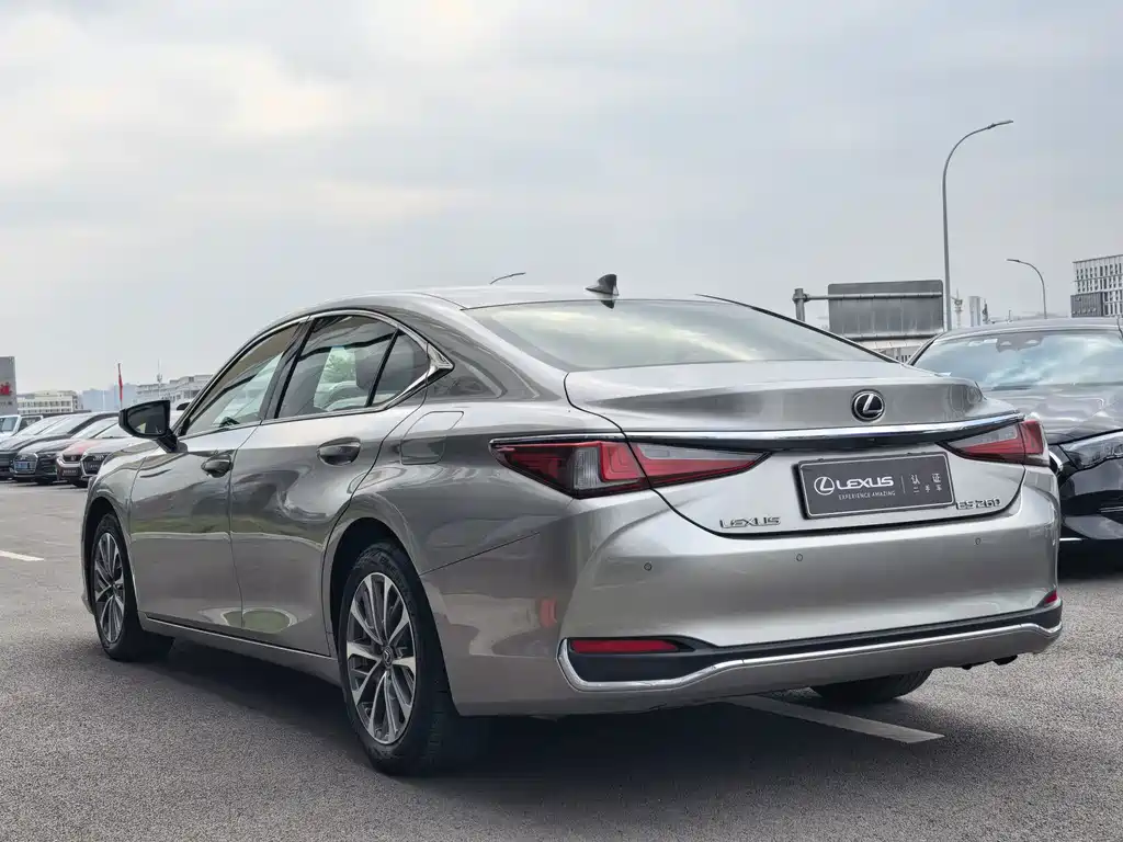 Lexus ES 2022 — фото 9