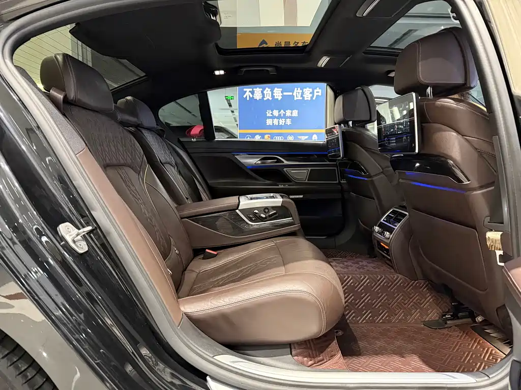 BMW 7 Series 2018 — фото 9