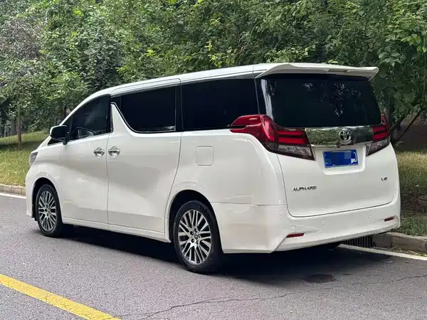 Toyota Alphard 2015