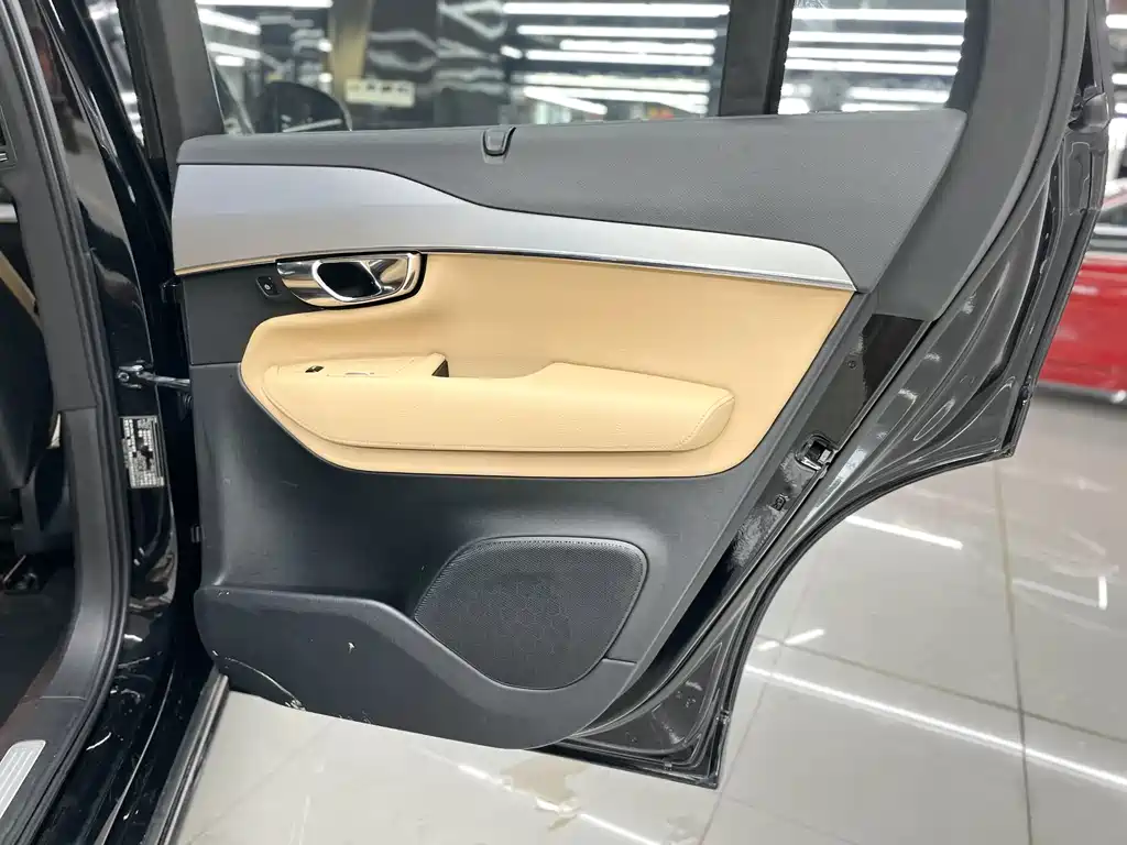 Volvo XC90 2017 — фото 9