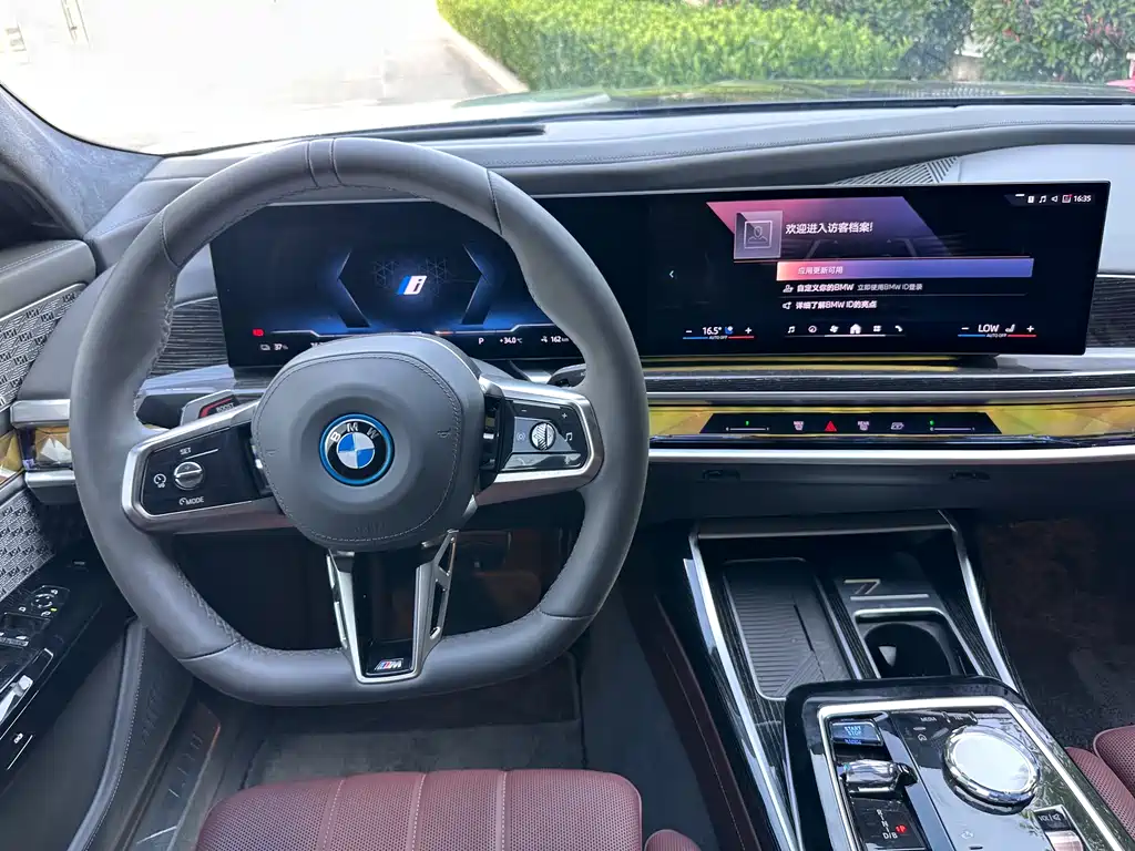 BMW i7 2025 — фото 10