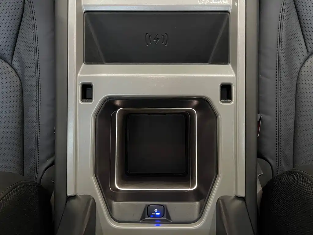 Land Rover Defender 2025 — фото 17
