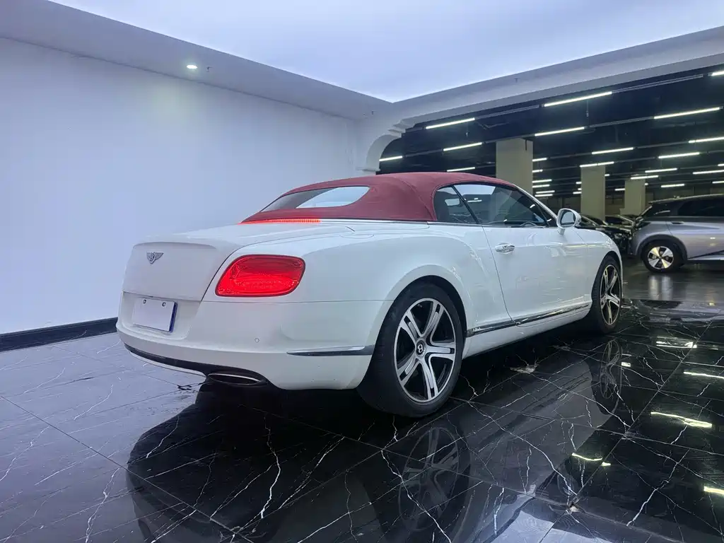 Bentley Continental 2015 — фото 18