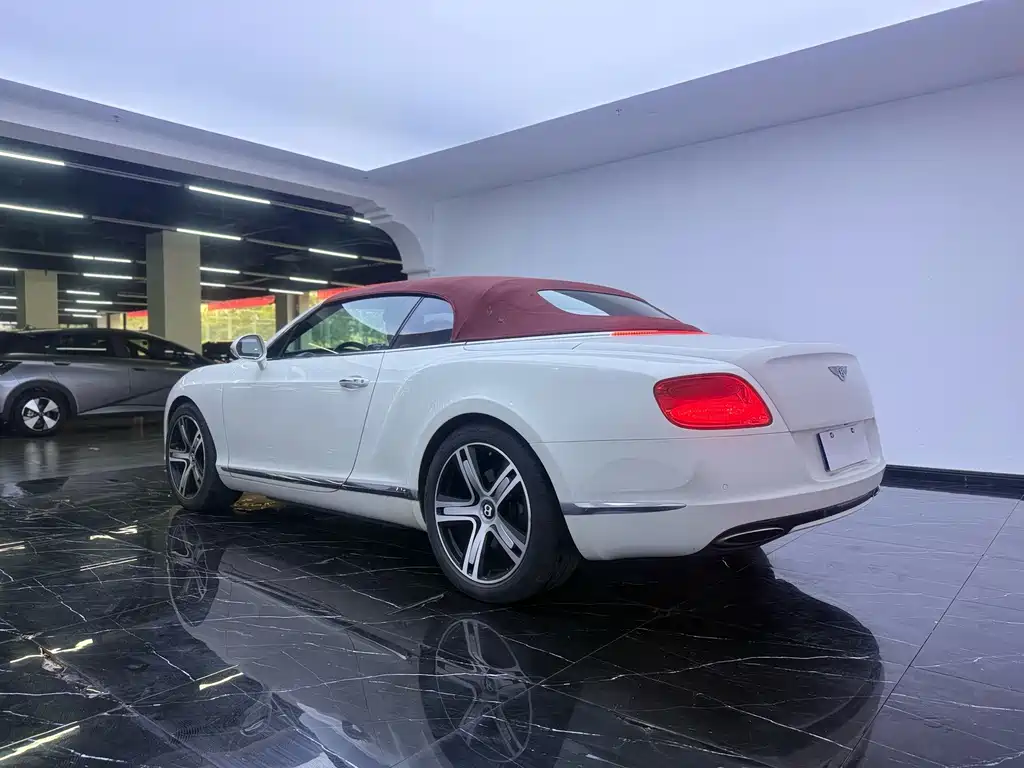 Bentley Continental 2015 — фото 16