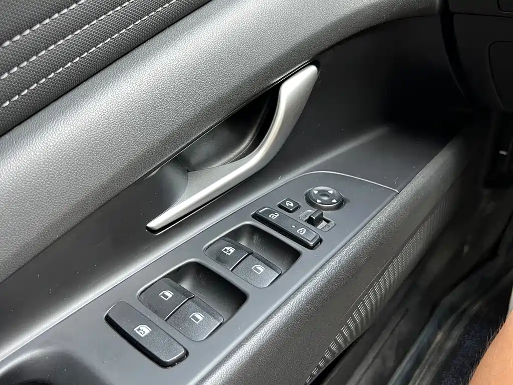 Hyundai Elantra 2023 — фото 14