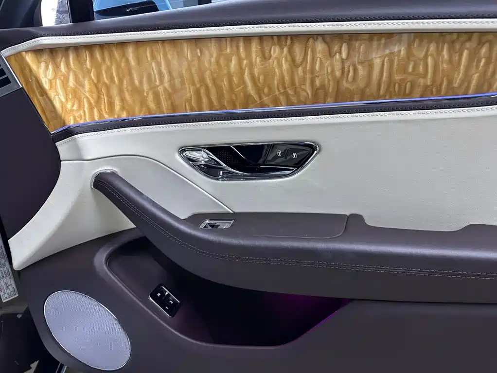 Bentley Flying Spur 2021 — фото 8