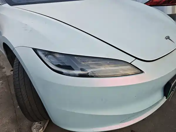 Tesla Model 3 2024