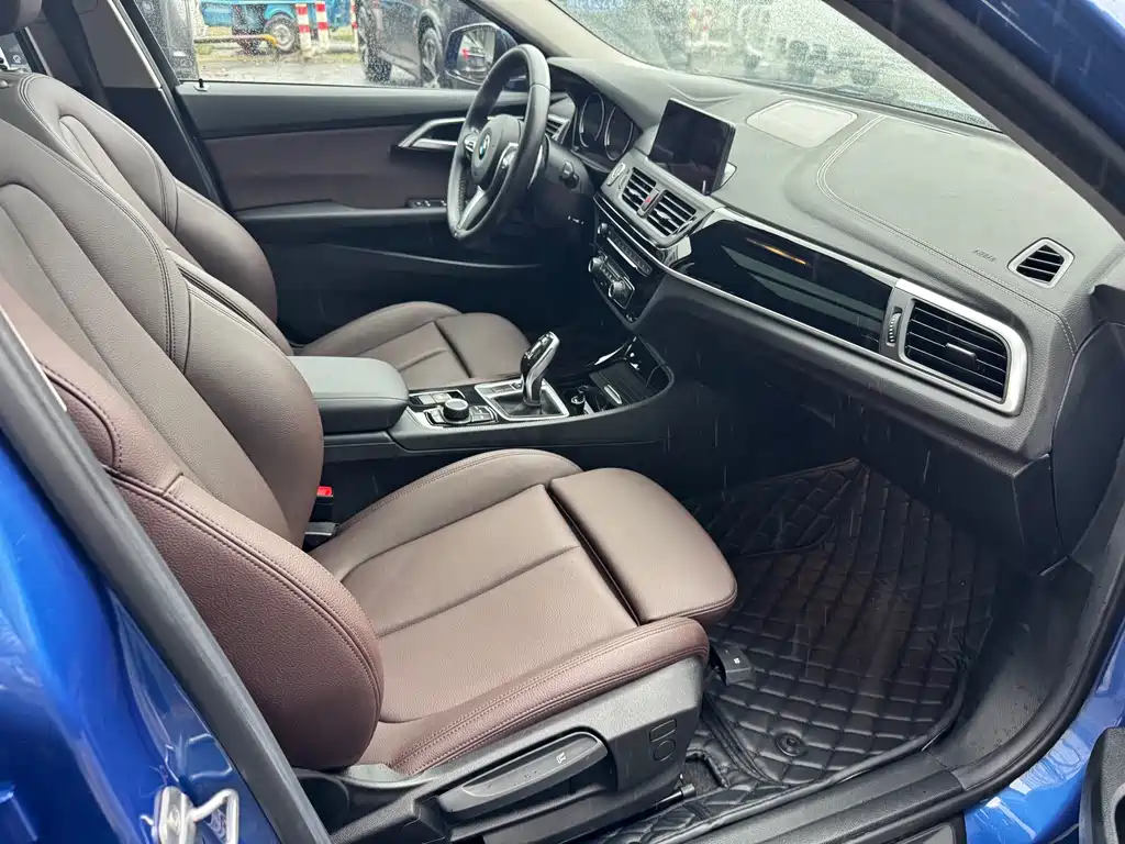 BMW 1 Series 2019 — фото 14