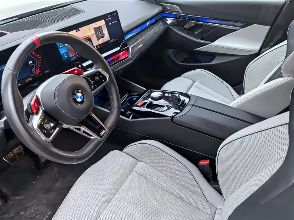 BMW M5 New Energy 2025 — фото 8