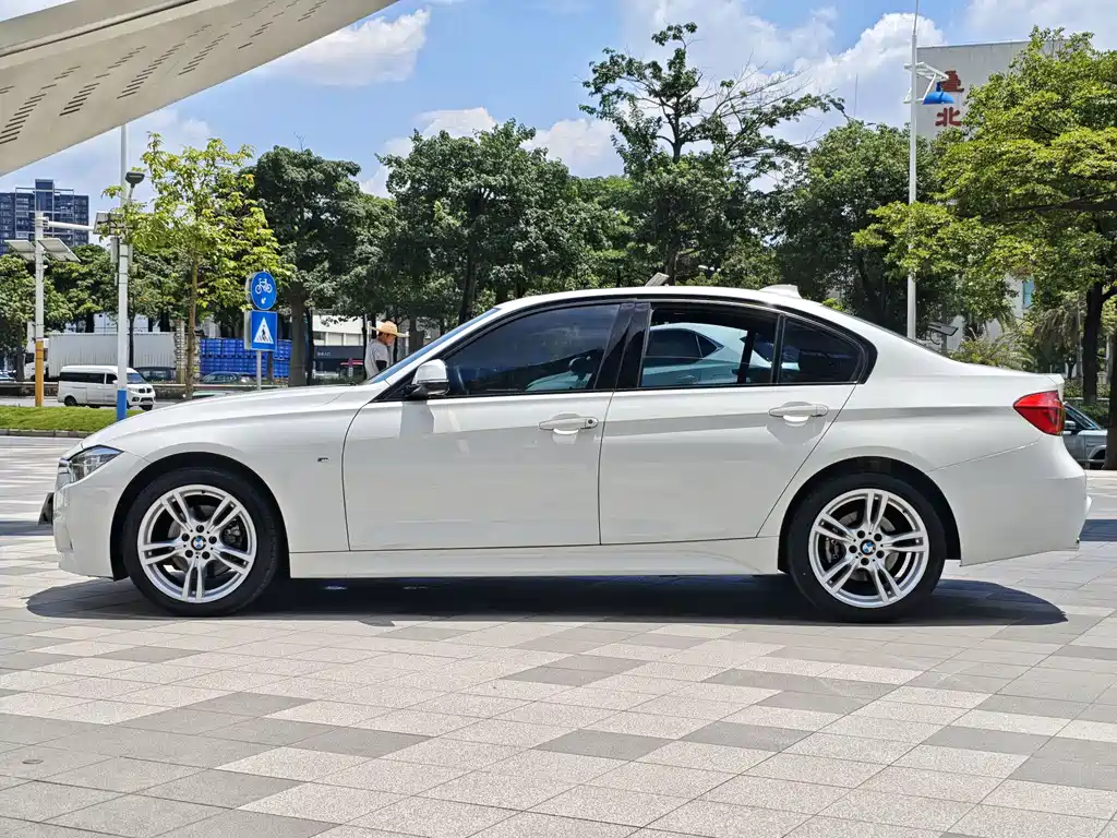 BMW 3 Series 2017 — фото 21