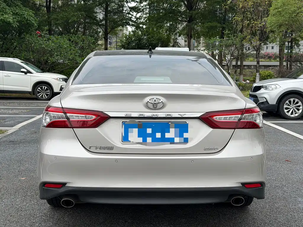 Toyota Camry 2022 — фото 4