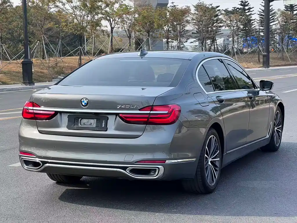 BMW 7 Series 2018 — фото 9