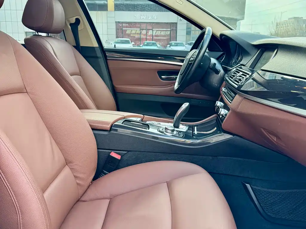 BMW 5 Series 2014 — фото 12