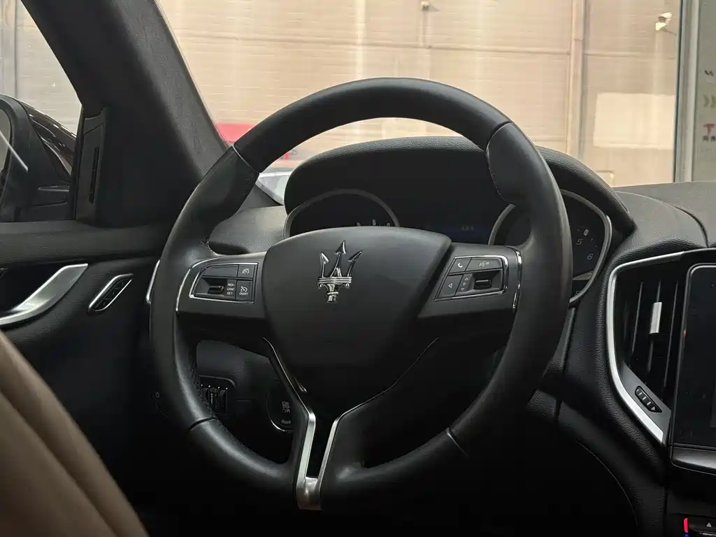 Maserati Ghibli 2017 — фото 5