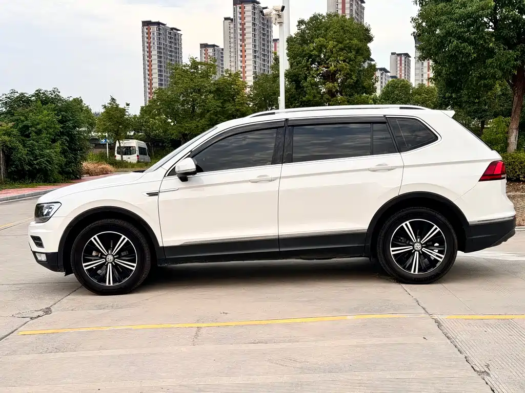 Volkswagen Tiguan L 2020 — фото 4