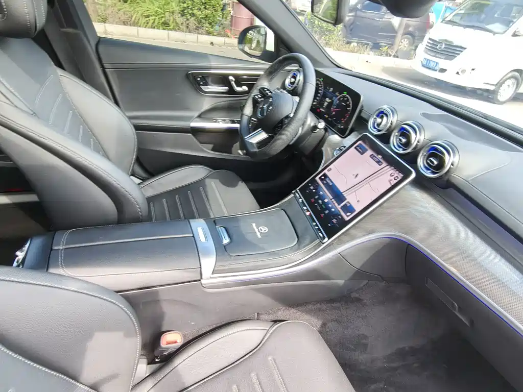 Mercedes-Benz C-Class 2023 — фото 15