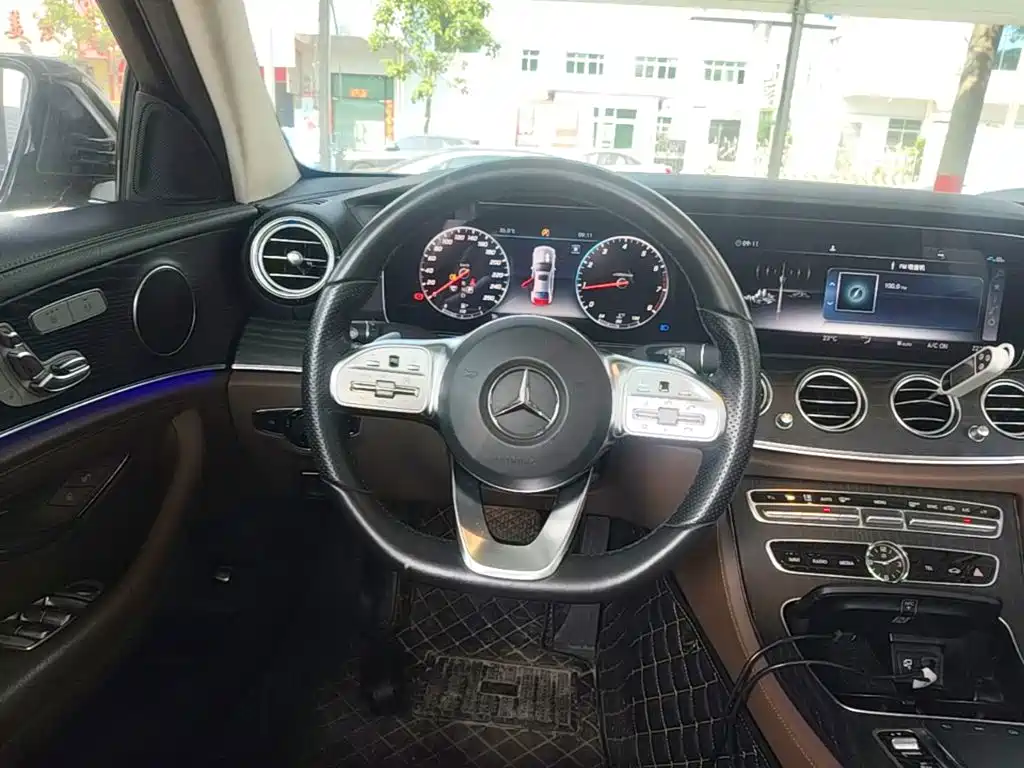 Mercedes-Benz E-Class 2020 — фото 11