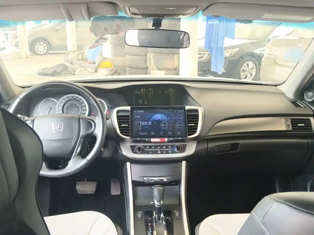 Honda Accord 2016 — фото 10