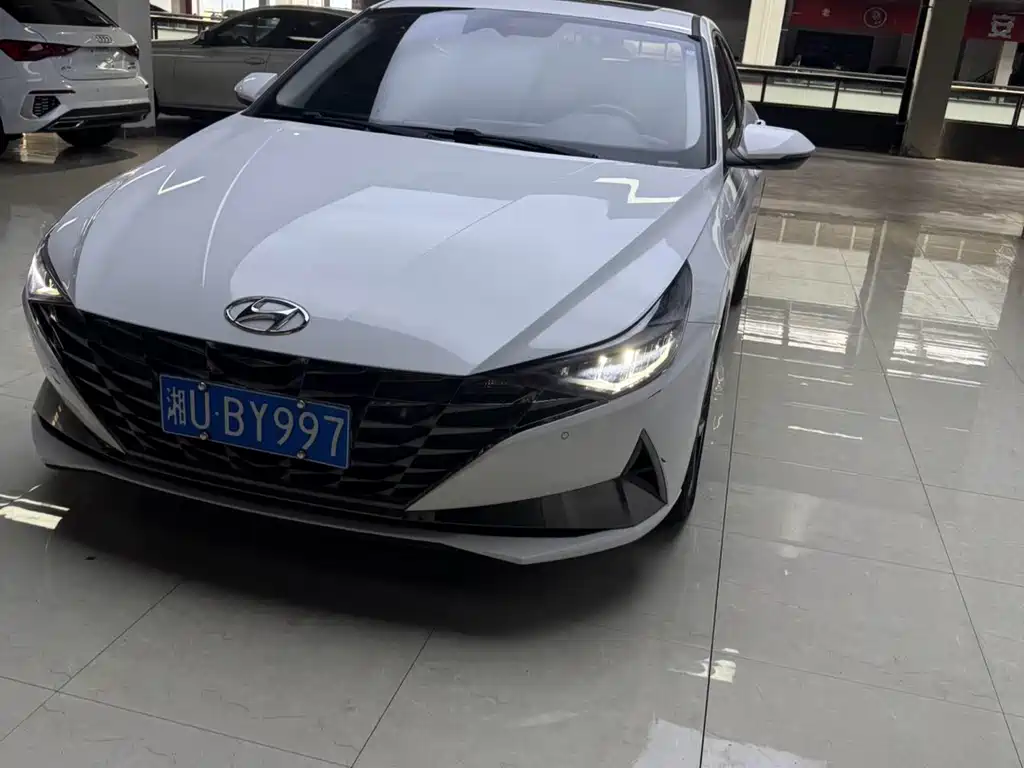 Hyundai Elantra 2022