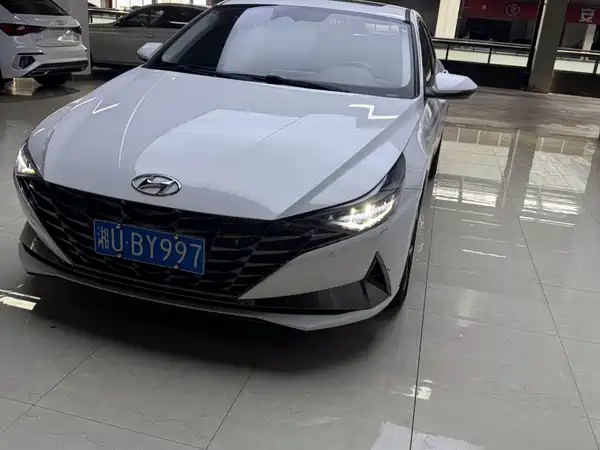 Hyundai Elantra 2022