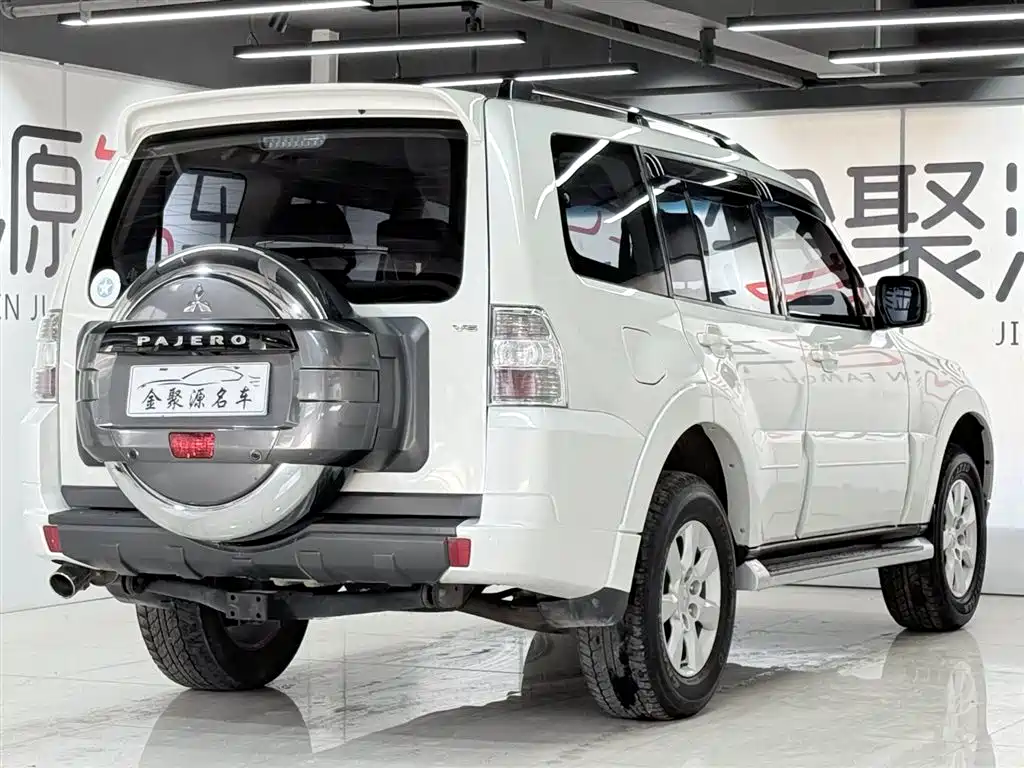 Mitsubishi Pajero 2016 — фото 6
