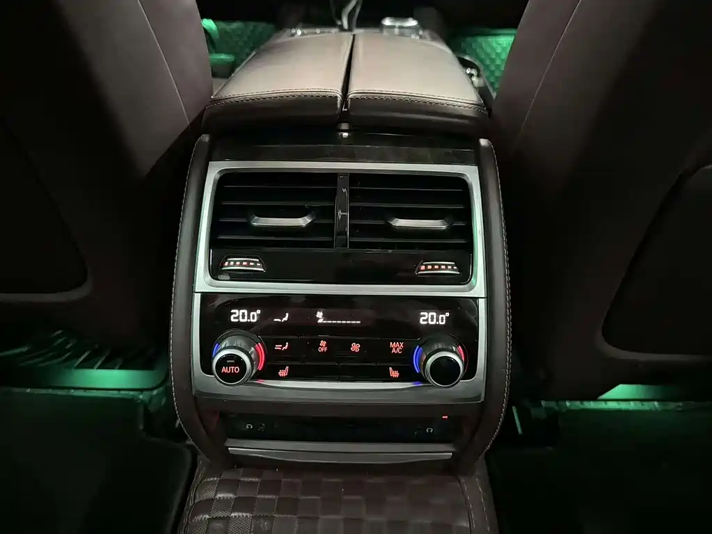 BMW 7 Series 2019 — фото 18