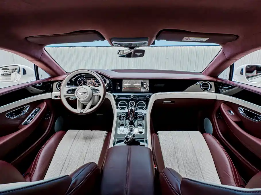 Bentley Continental 2023 — фото 14