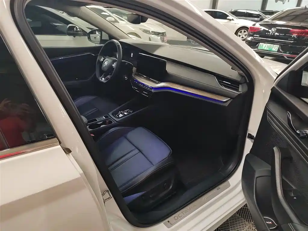 Skoda Octavia 2021 — фото 2
