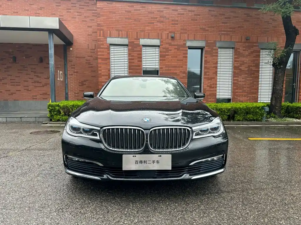 BMW 7 Series 2016 — фото 11