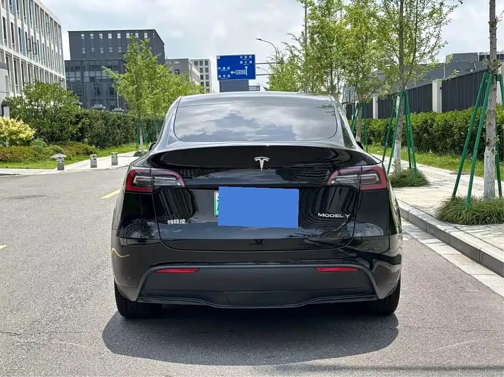 Tesla Model Y 2022 — фото 9