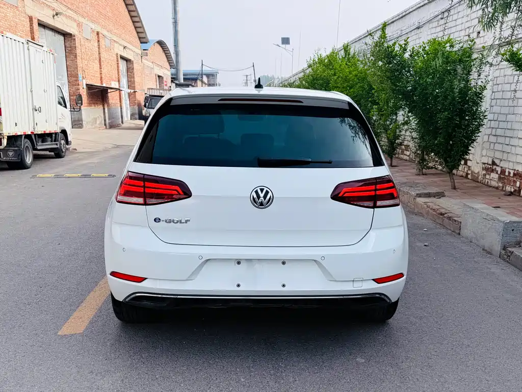 Volkswagen Golf New Energy 2018 — фото 5
