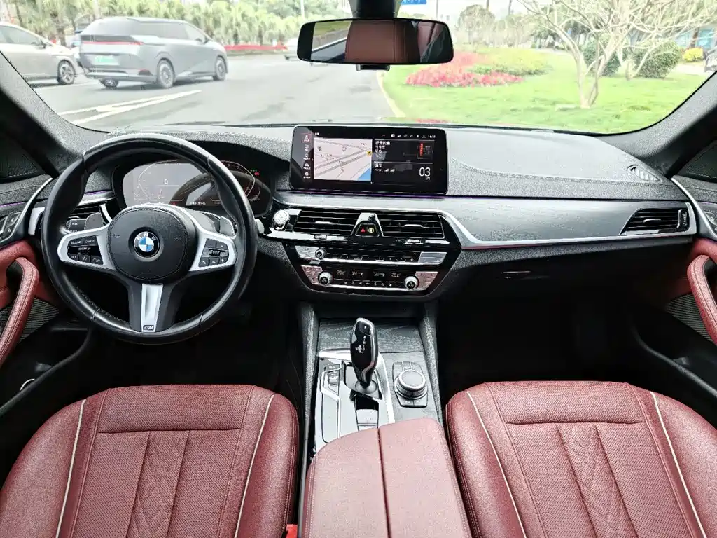BMW 5 Series 2022 — фото 9