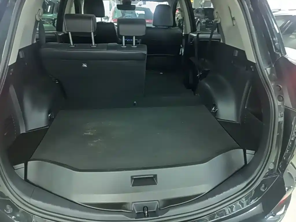 Toyota RAV4 2018 — фото 19