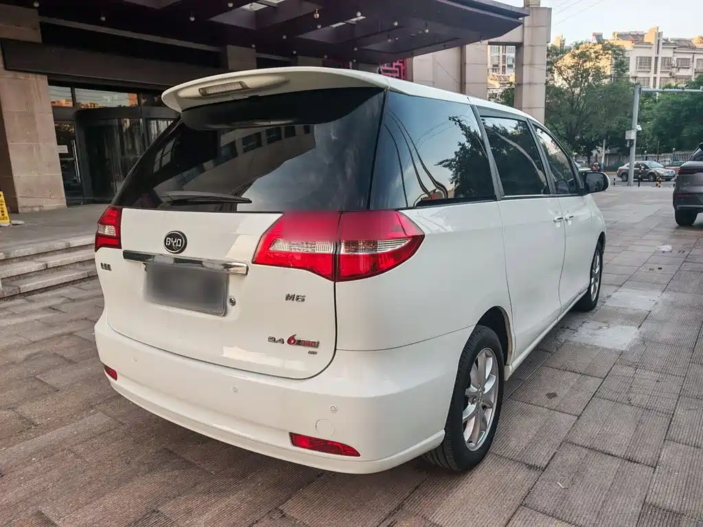 BYD M6 2015 — фото 11