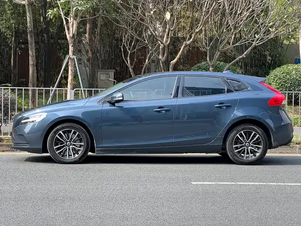 Volvo V40 2018