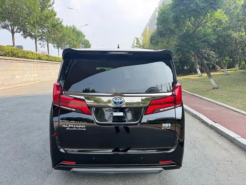 Toyota Alphard 2023 — фото 5