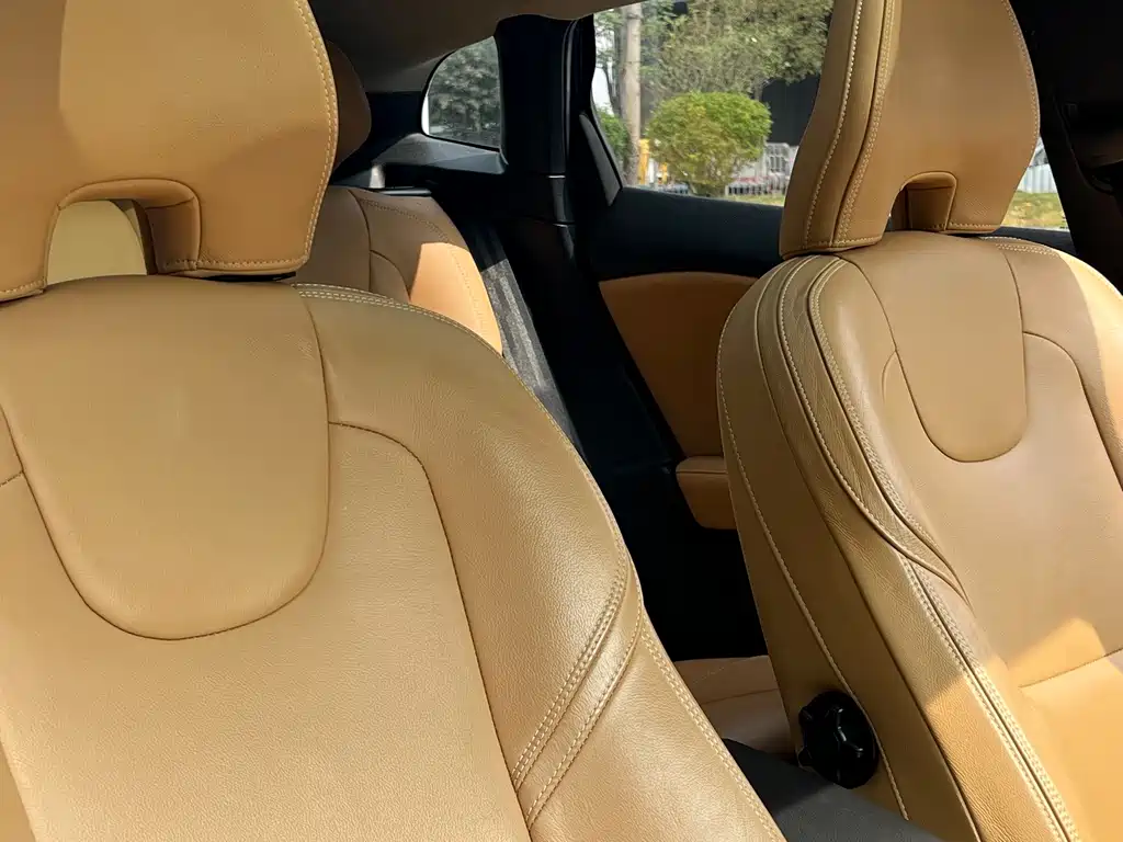 Volvo V40 2018 — фото 16
