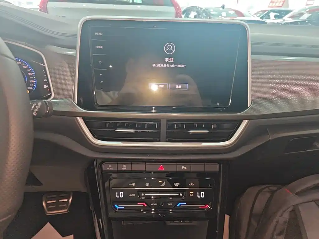 Volkswagen T-Roc 2023 — фото 13