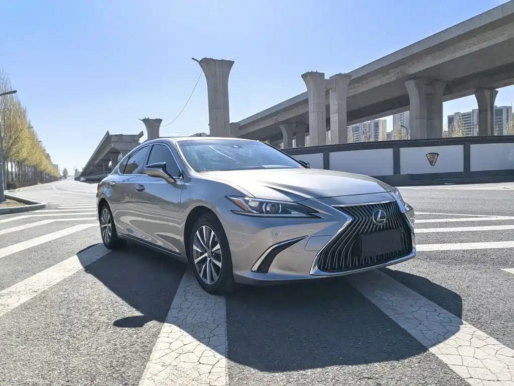 Lexus ES 2019 — фото 3
