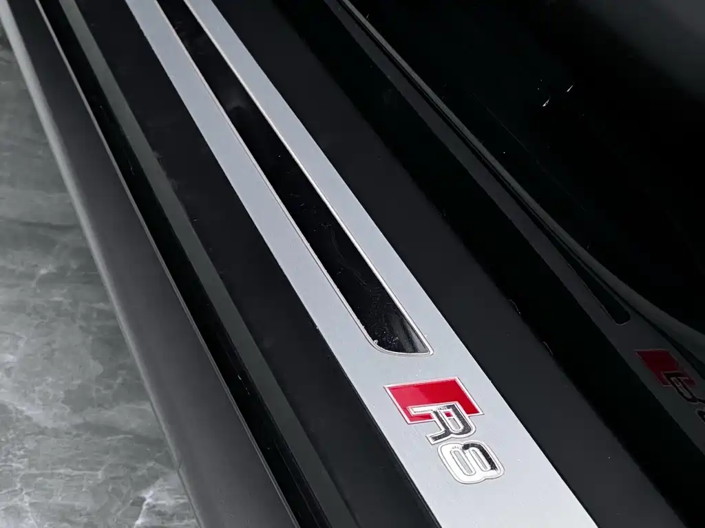 Audi R8 2021 — фото 19