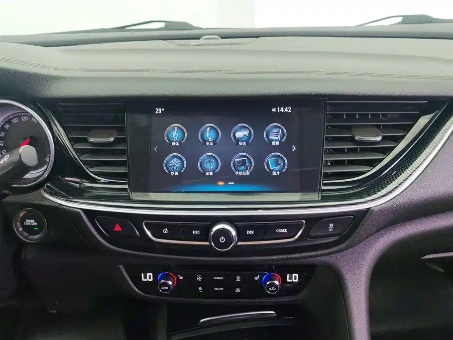 Buick Regal 2018 — фото 13
