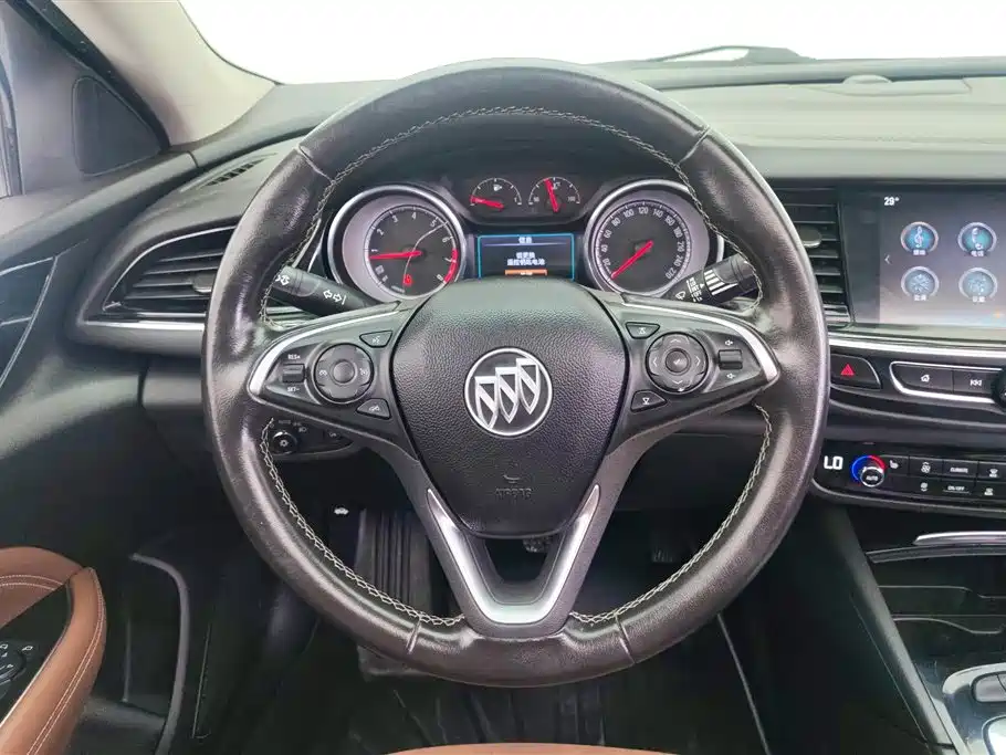 Buick Regal 2018 — фото 15